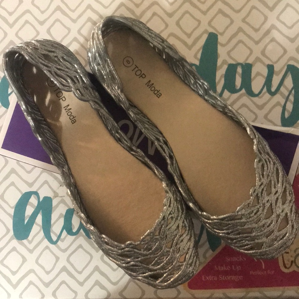 New 8- Silver jelly Flats